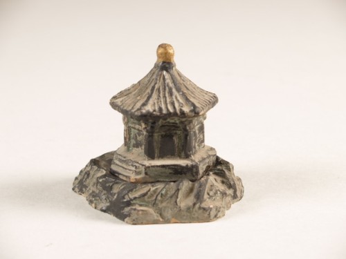 Kogo, inktdoos, in vorm van pagode